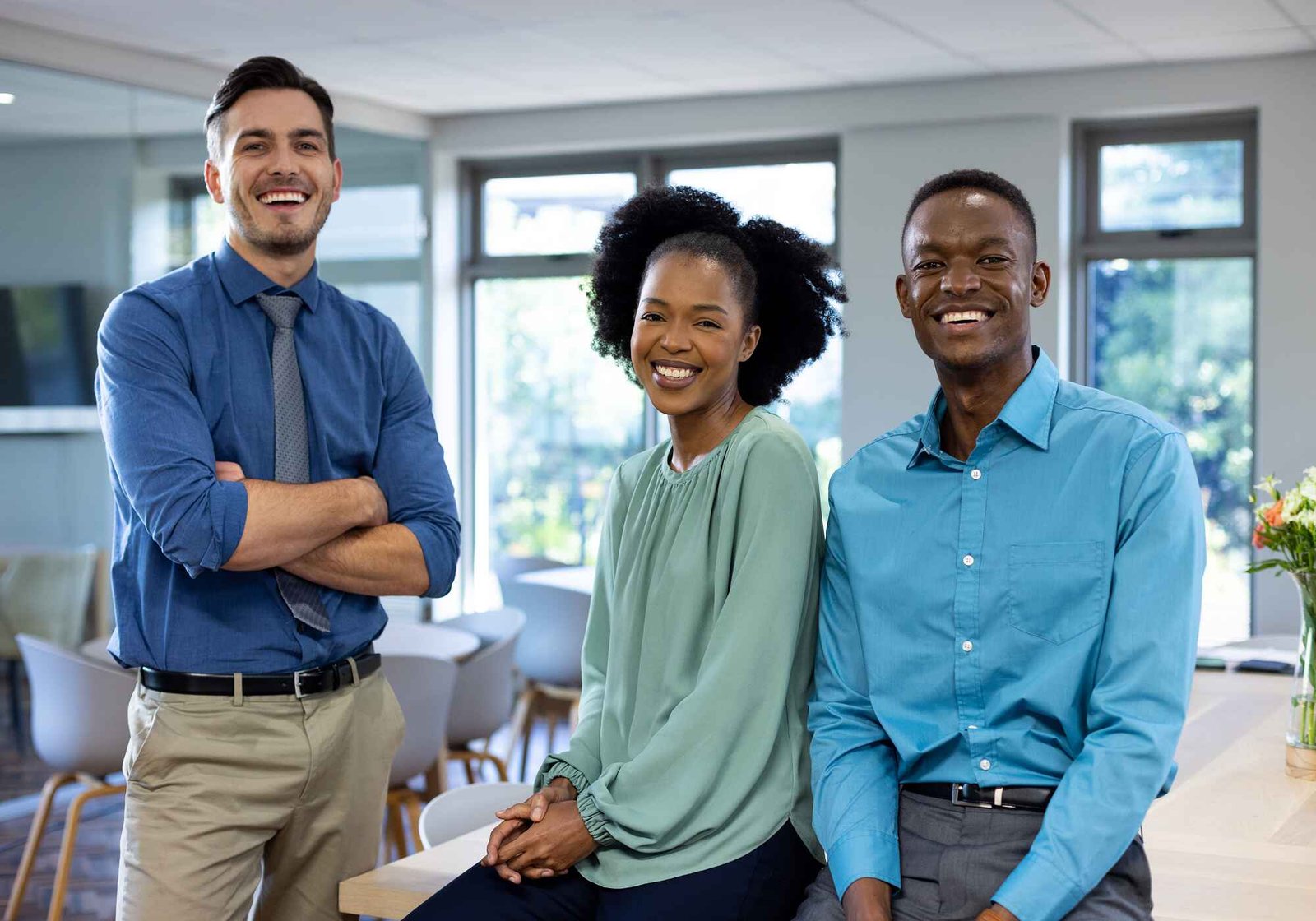 portrait of happy diverse business people in moder 6kh65zy.jpg